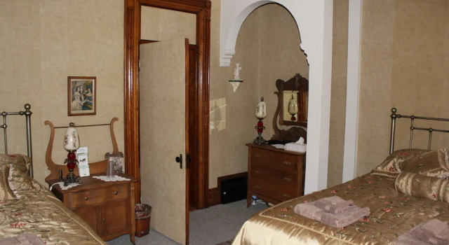 Doctor's House B&B, Varaa Bed and Breakfast  