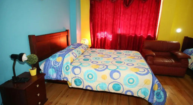 Hostal Bavaria de la Alameda, Забронировать Отель Кито Сьерра, рядом с Del Arbolito Park