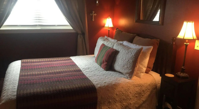 Vara Guest House, Buchen Sie Pension Garden City Texas