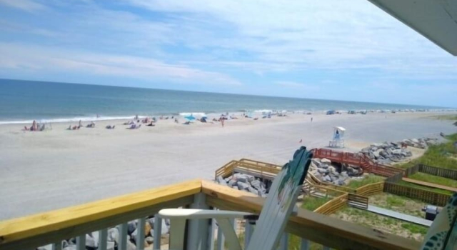 Номер Standard A18 Parrot Escape - Ocean View! There Is Nothing Quite Like A Carolina Sunrise Viewed From Your Private Oceanfront Deck 1 Bedroom Condo by RedAwning