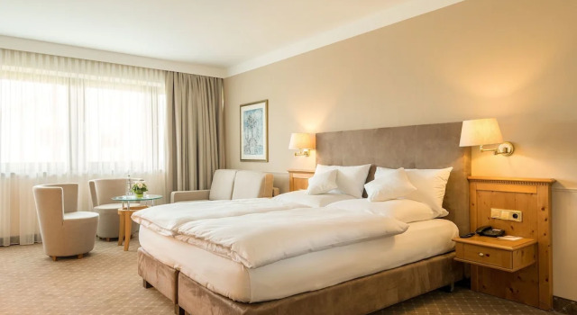 Полулюкс Bauer Hotel und Restaurant