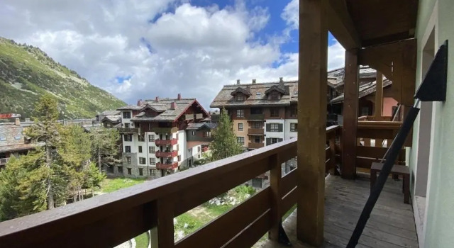 Апартаменты Stunning Mountain Views & Fireplace - 2 Bed, sleeps 8, Top Floor Duplex Apartment, Arc 1950