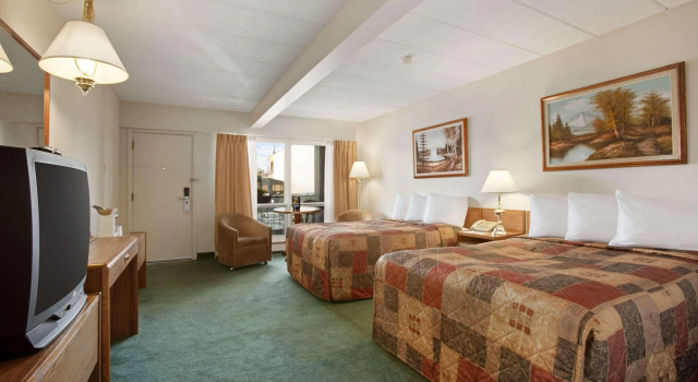 Thriftlodge Niagara Falls At The Falls, Buchen Sie Hotel Hotels in New York State mit Pool, Schwimmbad