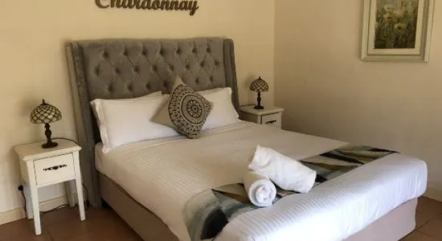 Люкс c 1 комнатой с видом на бассейн Villa Provence Estate