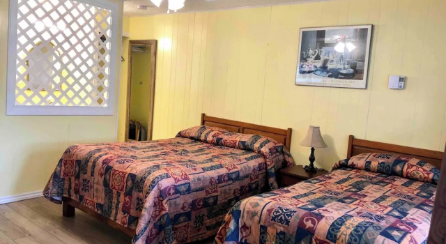 Номер Standard с красивым видом из окна Lakelawn B&B and Motel