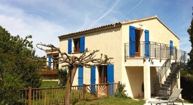 B&B Les Volets bleus, Book Bed and Breakfast Venelles Carros