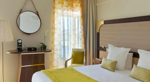 Двухместный номер Deluxe with Old Port view Grand Hotel Beauvau Marseille Vieux-Port - MGallery Collection