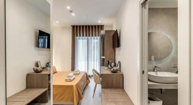 Номер Standard с балконом Welcome Inn Napoli Rooms, private bathrooms