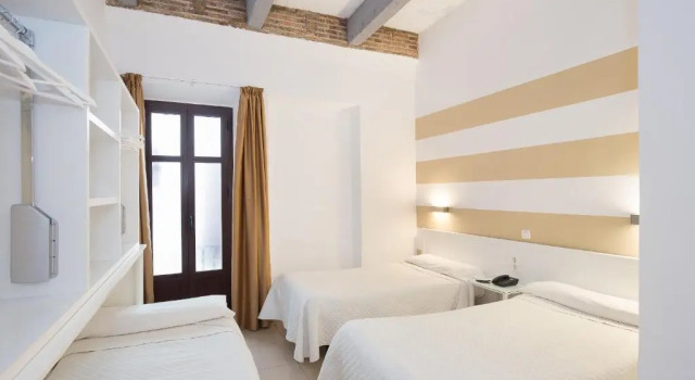 Трёхместный номер Standard Atenas Granada