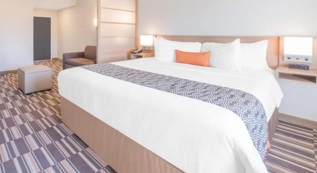 Люкс Microtel Inn & Suites by Wyndham Cuauhtemoc Campos Menonitas