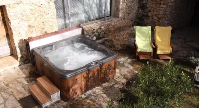 Lou Petarel, Charming house with shared pool, nature an calm in Provence