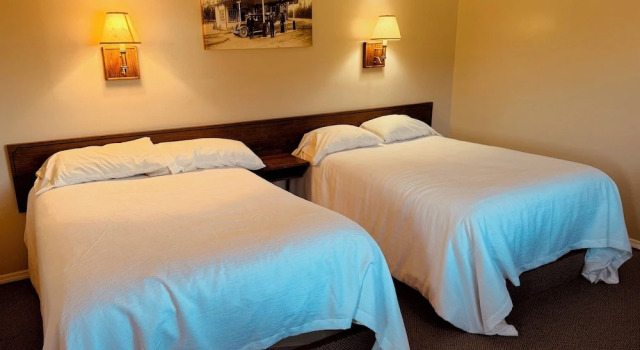 Четырёхместный номер Economy с видом на город Ho Hum Motel