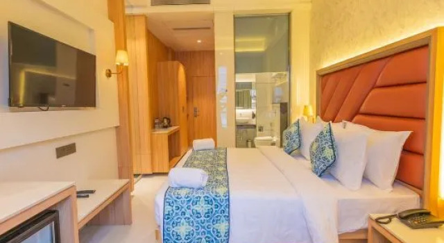 Номер Premium Shera Hotels & Banquets