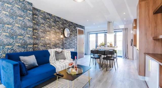 Коттедж Spacious 5-bedroom Contractor House Sleeps 7 with Parking by PureStay