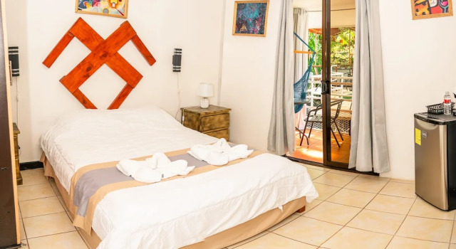 Hotel Manuel Antonio Inn, Забронировать Отель Мануэль-Антонио Пунтаренас, рядом с Пляж Бьесанс