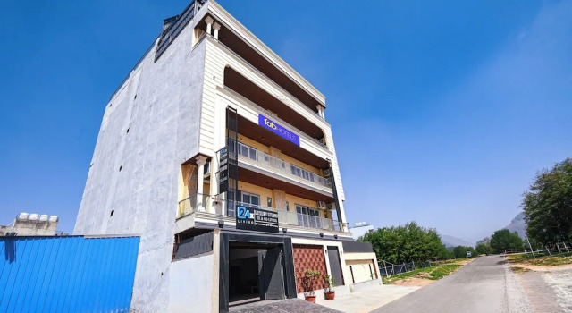 FabHotel 24x Living