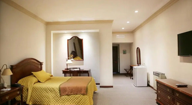 Четырёхместный номер Superior с балконом Hotel Los Parrales