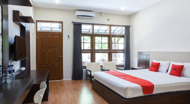 RedDoorz Plus near Mall Roxy Banyuwangi