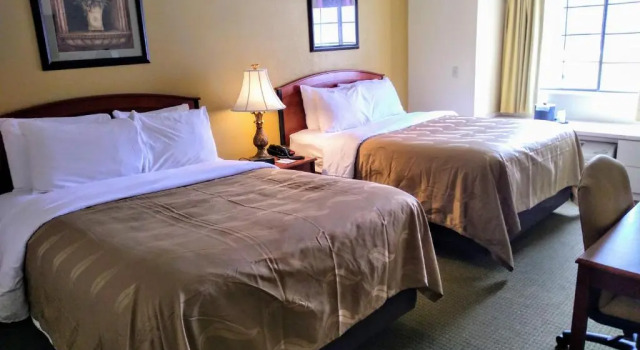 Четырёхместный номер Standard Quality Inn & Suites Prestonsburg next to Mountain Arts Center