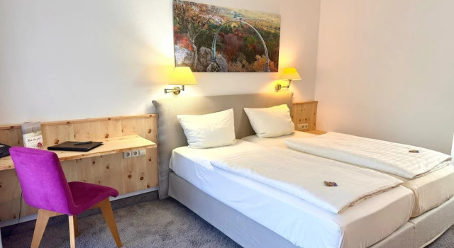 Hotel - Restaurant Bastenhaus, Забронировать Отель Данненфельс Рейнланд-Пфальц