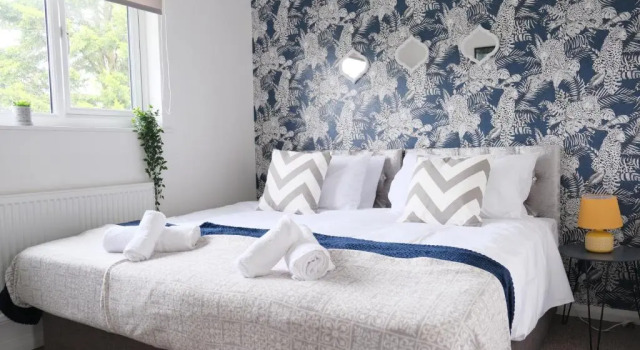 Unique & Exclusive Contractor and Family House & A1 Road by ComfyWorkers