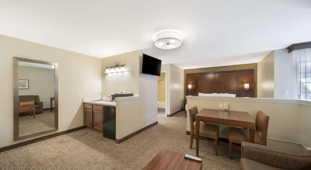Двухместный номер Standard Comfort Suites Red Bluff near I-5