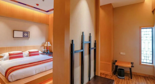 The 5th Meteorite Glory Hotel