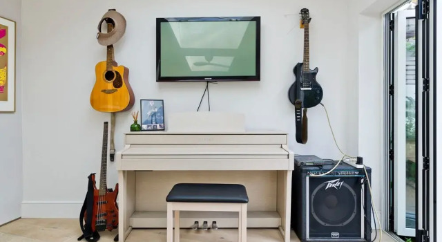 Spacious Family House With Garden Near Battersea Park by Underthedoormat