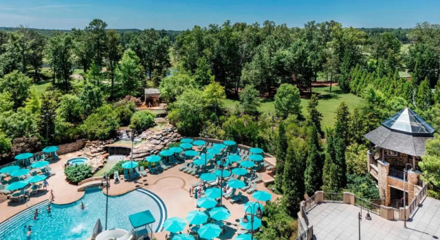 Двухместный номер Standard с видом на бассейн Renaissance Birmingham Ross Bridge Golf Resort & Spa