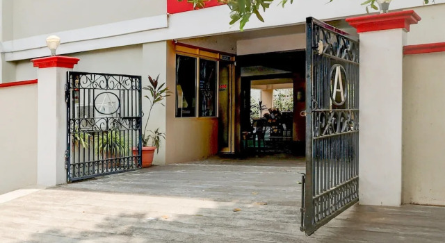 Classic Room Stay Inn Luxury, Varaa Lomakoti Mökit kohteessa Kakinada, Mökki