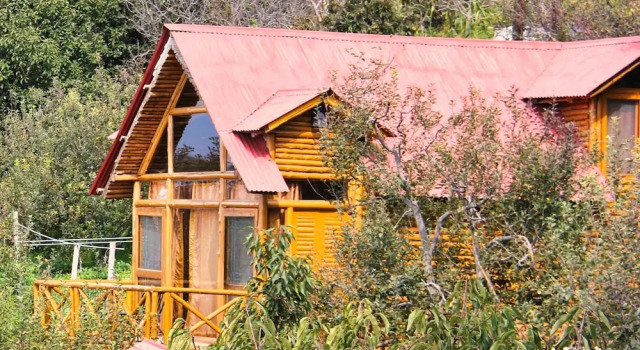 Номер Standard с балконом и с видом на горы Banjara Orchard Retreat Thanedar