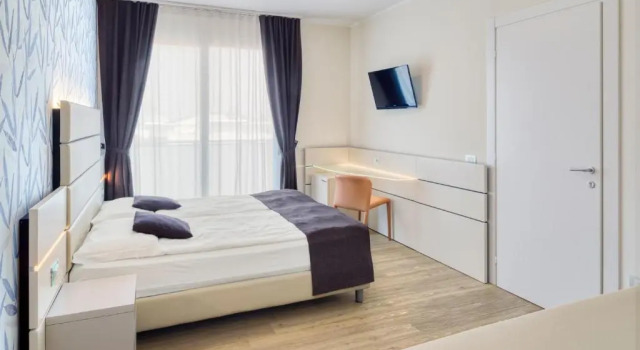Четырёхместный номер Standard Hotel Astoria