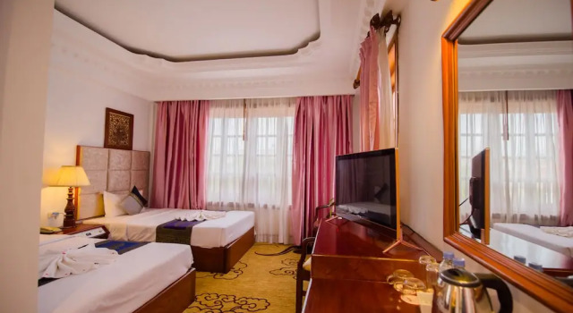 Семейный номер Deluxe с балконом Angkor Year Theme Hotel
