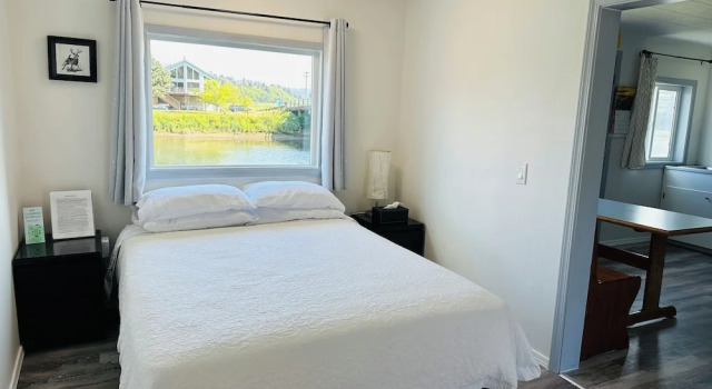 Номер Standard c 1 комнатой с балконом и с видом на реку Raines Resort Cabins & RV