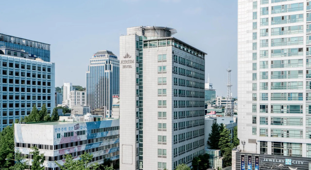 Трёхместный номер Deluxe Hotel Atrium Jongno