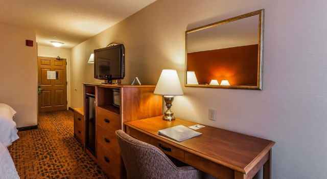 Четырёхместный номер Standard Hampton Inn Castle Rock