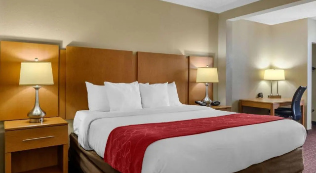 Люкс Comfort Suites Hanes Mall