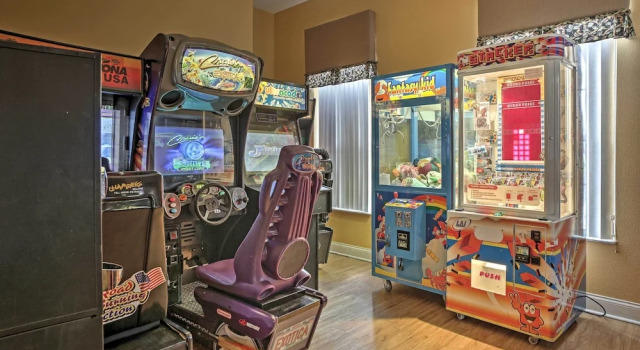 5 Mi to Disney: Emerald Island Resort Condo!