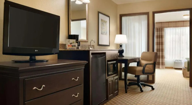 Четырёхместный номер Standard Country Inn & Suites by Radisson, Chanhassen, MN