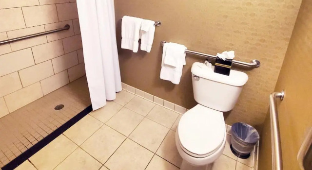 Номер Standard Crowne Plaza Milwaukee Airport by IHG