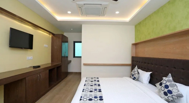 OYO 11666 Hotel Prakash Inn