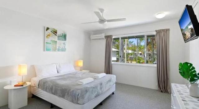 Коттедж c 1 комнатой Coco Bay Resort