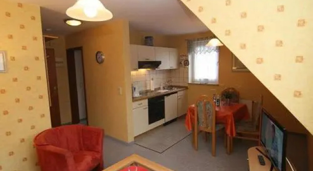 Haus Schumacher, Wohnung 1, Забронировать Апартаменты/квартира Отели Хёрнум с парковкой, рядом с Восточный пляж города Хернум, Парковка