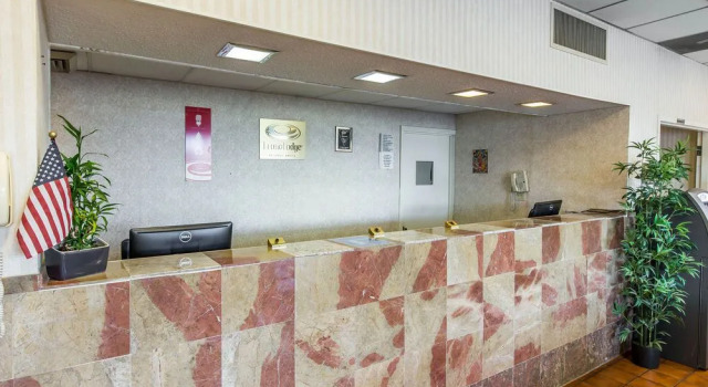 Days Inn Calhoun, Book Hotel Hoteller i Calhoun med pool, Swimmingpool