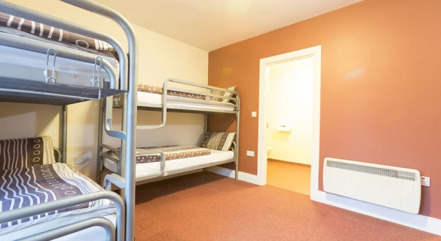 Кровать в общем номере (женский номер) Rowan Tree Hostel