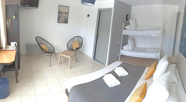 Номер Standard Logis Hôtel La Rosière----Situé entre BAYEUX et ARROMANCHES