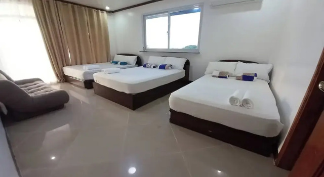 Семейный номер Standard с балконом и с видом на море Seven Waves Beachfront Residence - La Union