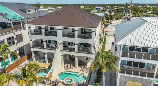 Коттедж 3134 Estero Blvd 5 Bedroom Home by RedAwning