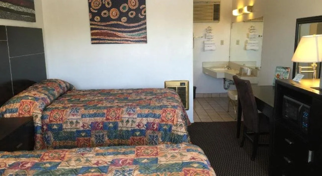 Tropics Motor Hotel