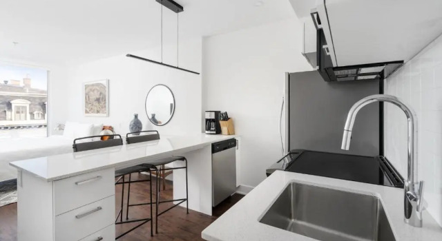 Студия Sonder by Marriott Bonvoy Gare Saint Denis Apartments Downtown